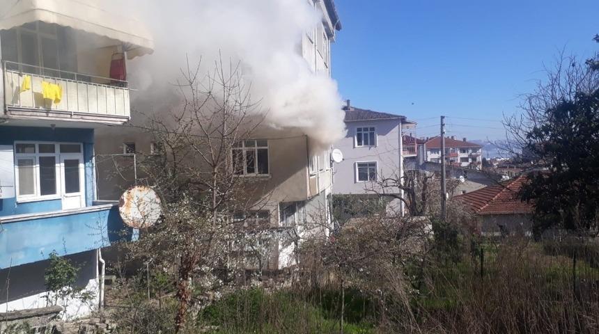 &Ccedil;akmakla oynayan 4 yaşındaki &ccedil;ocuk evi yakıyordu