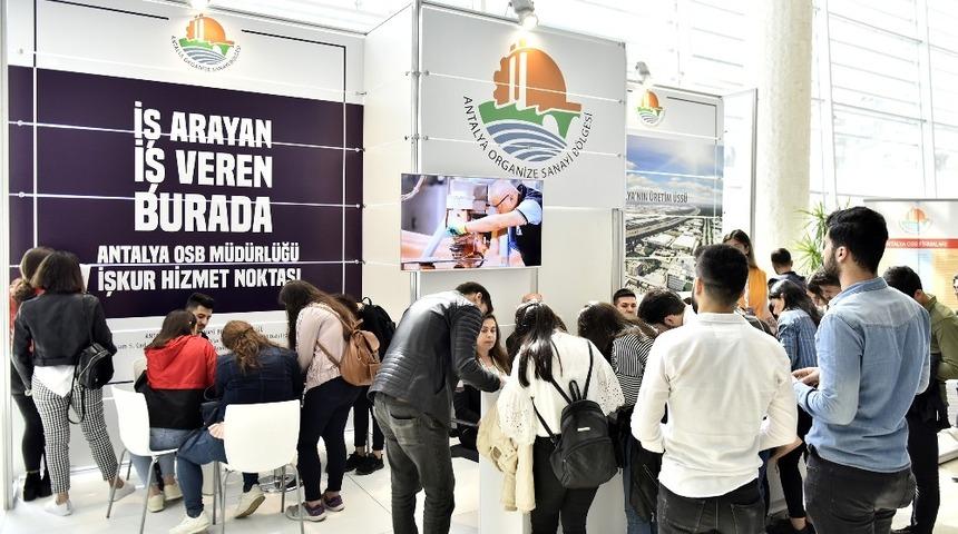 &Ouml;ğrencilerle sanayiciler kariyer fuarında buluştu