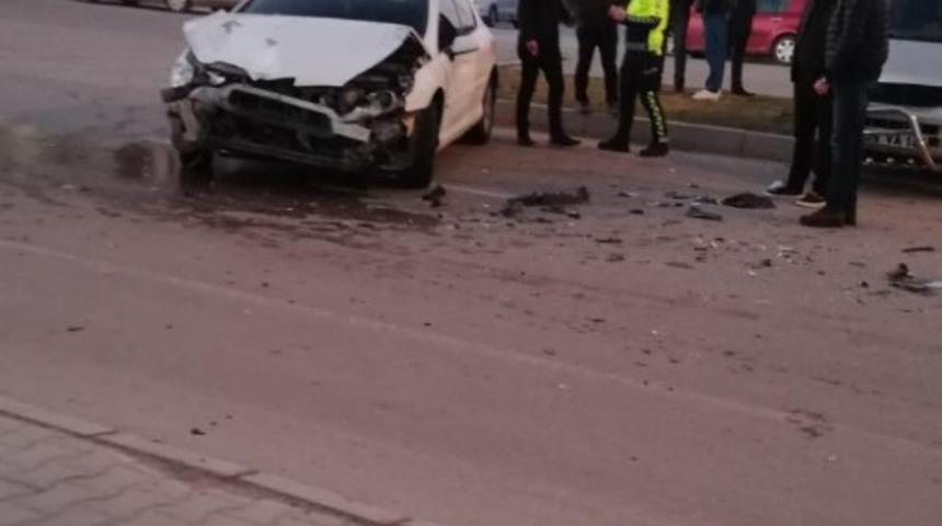 Afşin&rsquo;de trafik kazası: 3 yaralı