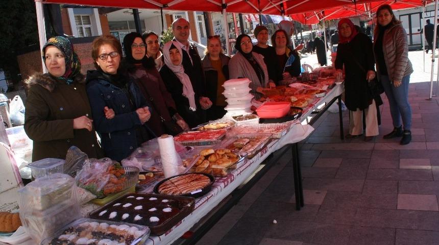 Devrek Atat&uuml;rk Ortaokulu&rsquo;ndan dayanışma kermesi