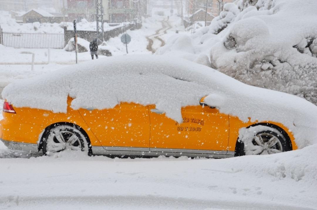Y&uuml;ksekova&rsquo;da kar yağışı