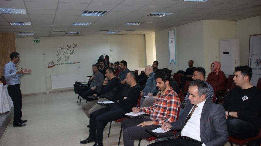 Hakkari&rsquo;de proje hazırlama eğitimi