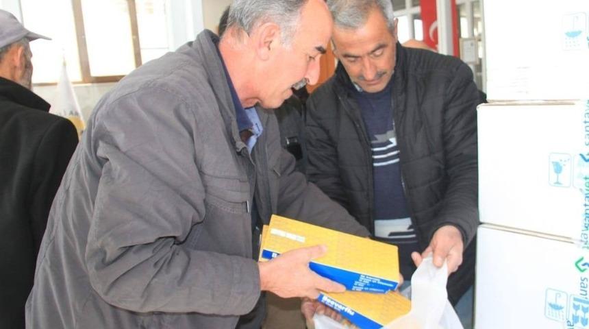 Arı yetiştiricilerine ila&ccedil; dağıtımı yapıldı