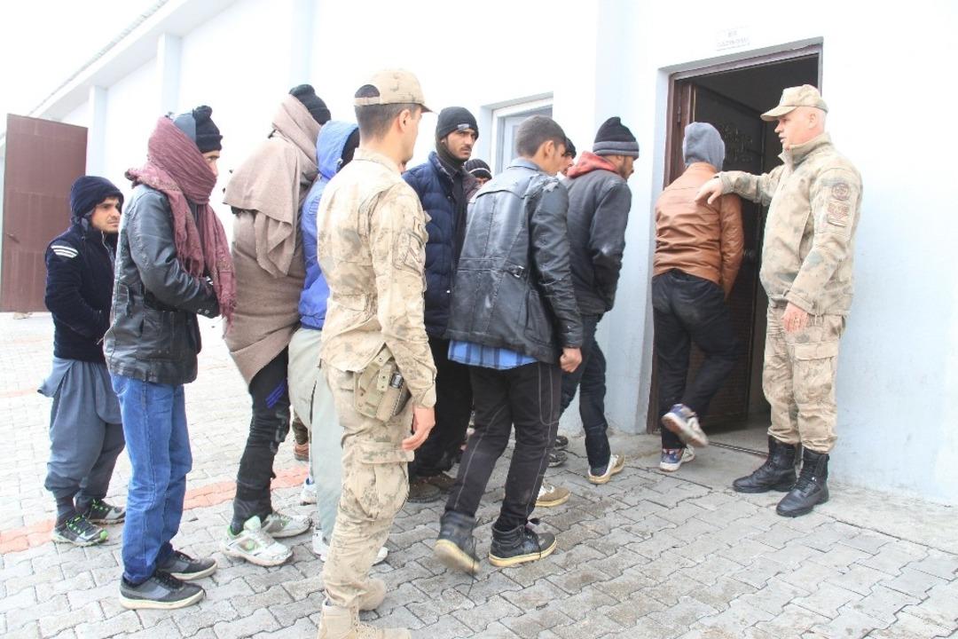 Mehmet&ccedil;ik&rsquo;ten g&ouml;&ccedil;menlere şefkat eli