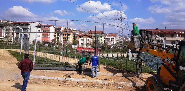 İzmit’te şehitlerin adları parklarda yaşatılıyor