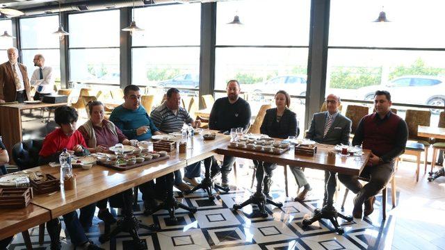 Manisalı iş insanı özel çocukları ağırladı