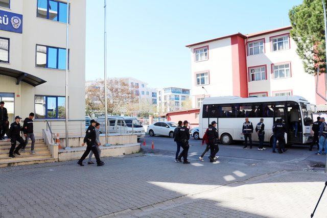 Yalova'da 107 Afgan kaçak ve 2 organizatör yakalandı