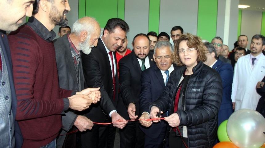Kayseri Şehir Hastanesi&rsquo;nde k&uuml;t&uuml;phane a&ccedil;ıldı