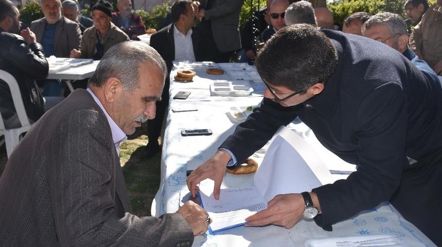 Başkan &Ccedil;elik Tabane&rsquo;nin ileri gelenleriyle kentsel d&ouml;n&uuml;ş&uuml;m&uuml; konuştu