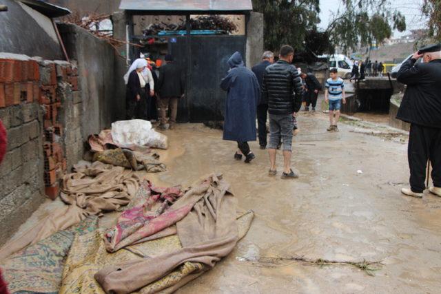 Müezzinin otomobili sele kapıldı: Eşi ve annesi öldü (2) - Yeniden