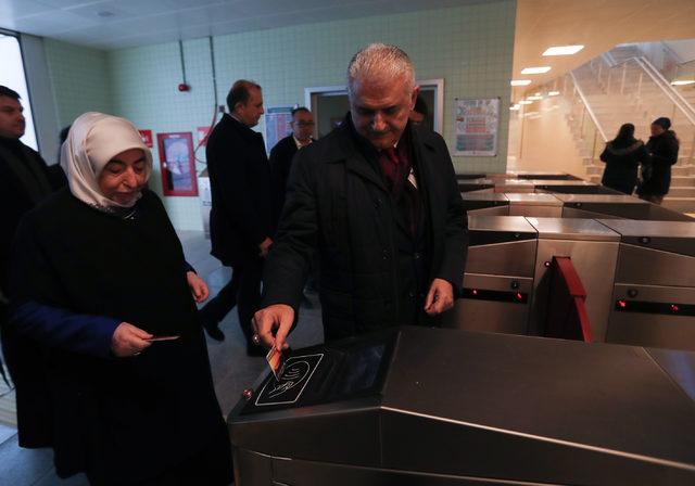 Binali - Semiha Yıldırım çifti Gebze-Halkalı treninde