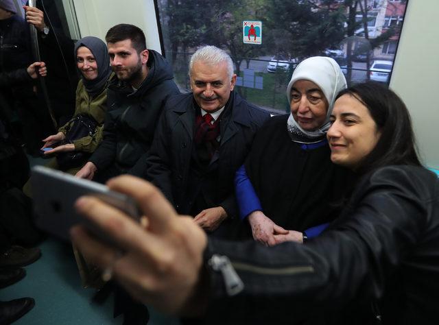 Binali - Semiha Yıldırım çifti Gebze-Halkalı treninde