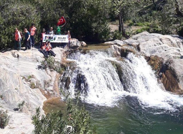 Kilometrelerce yoldan su taşıdılar