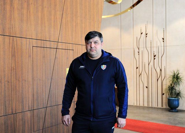 (Özel haber) Moldova Futbol Federasyonu Asbaşkanı Hincu: “Moldova futbolunda yeni nesil çıkarmak zorundayız”