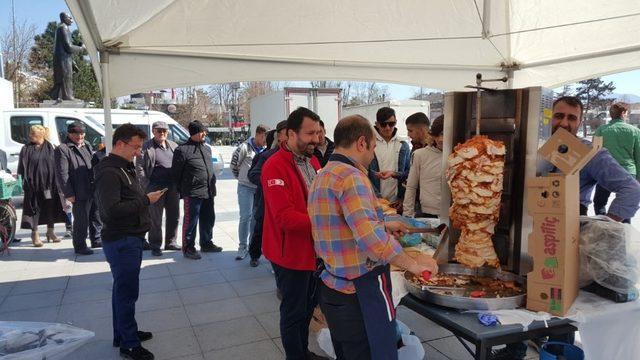 Polisler ve vatandaştan örnek bağış