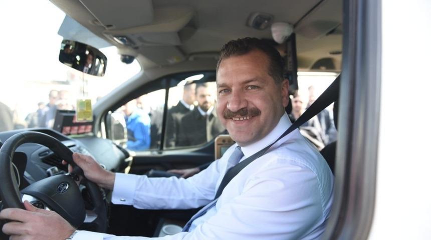 Yılmaz, "Direksiyon ehline emanet"