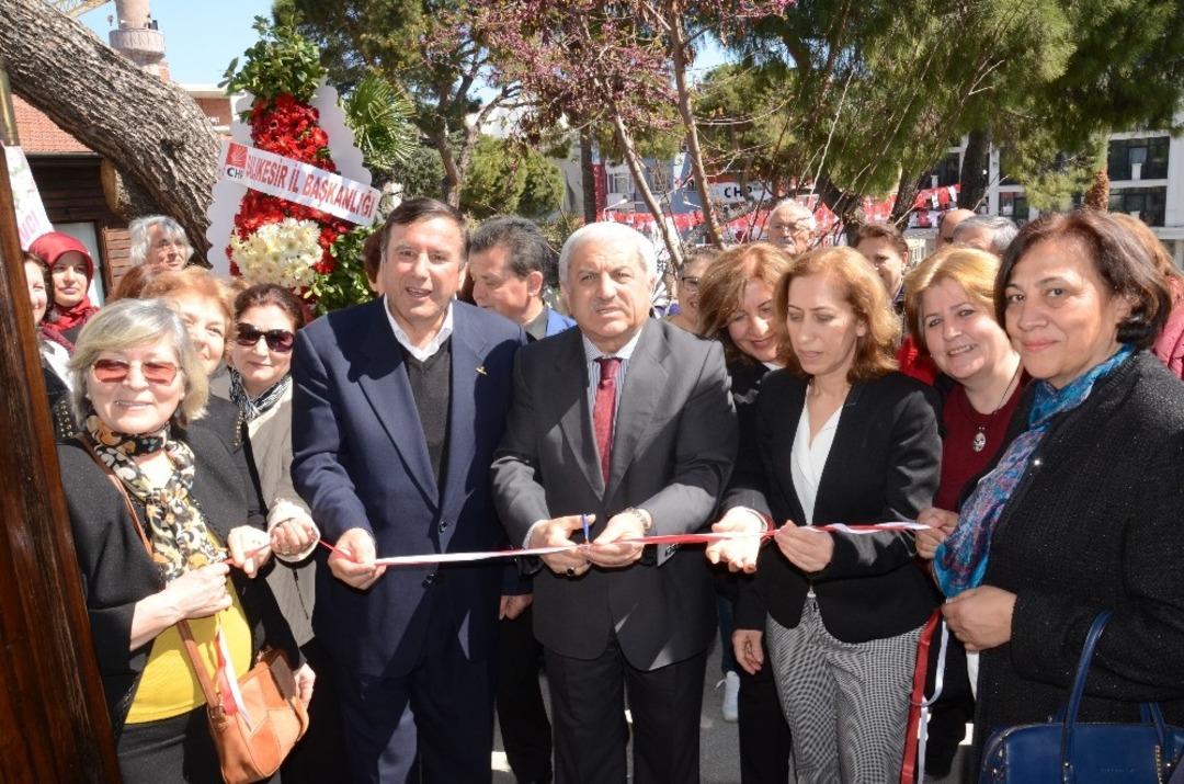 &lsquo;Sırlar D&uuml;nyası&rsquo; konulu &ccedil;ini sergisi  a&ccedil;ıldı