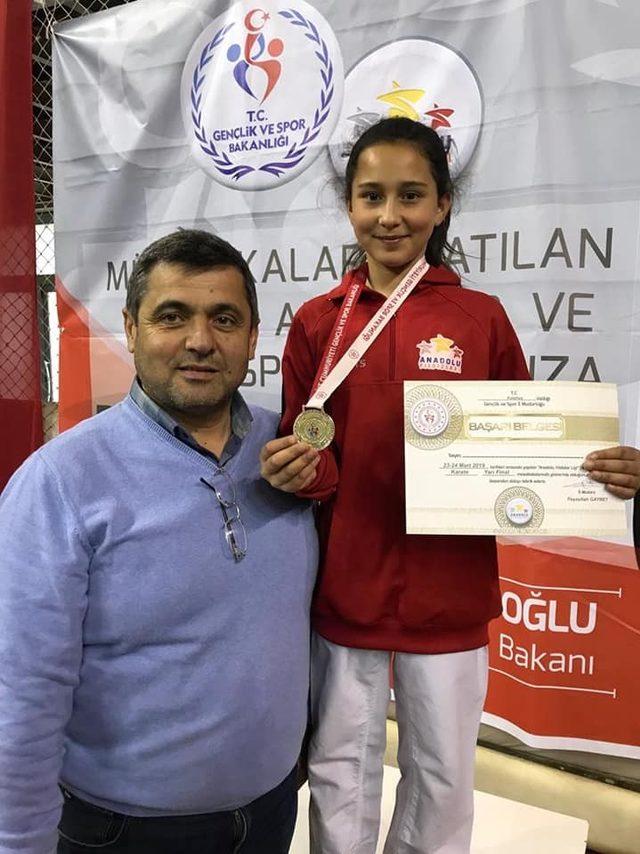 Kız karate takımı Türkiye finallerine katılma hakkı kazandı