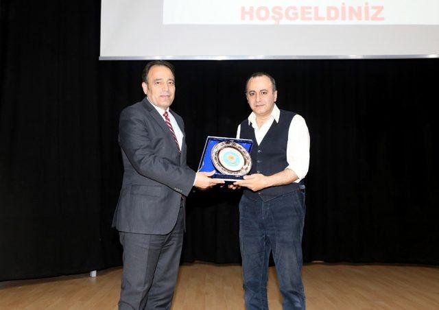 Bingöl Üniversitesi’nde ’Oku, Karanlıktan Aydınlığa’ Konferansı