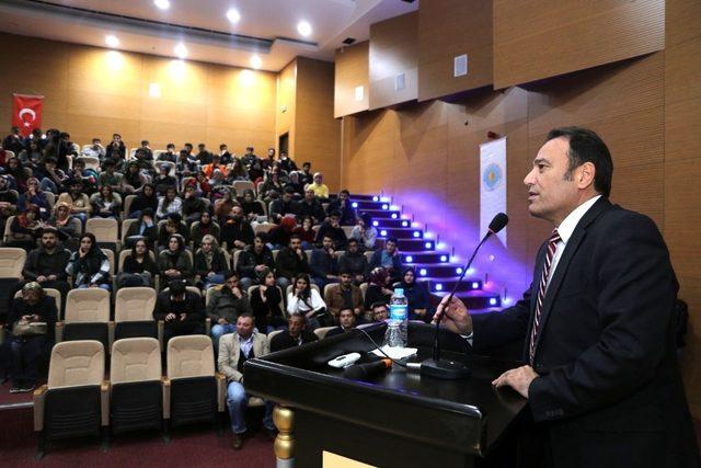 Bingöl Üniversitesi’nde ’Oku, Karanlıktan Aydınlığa’ Konferansı