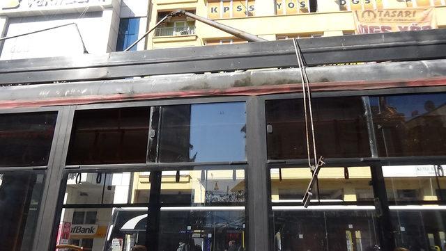 Kadıköy'de kopan elektrik teli tramvay seferlerini durdurdu