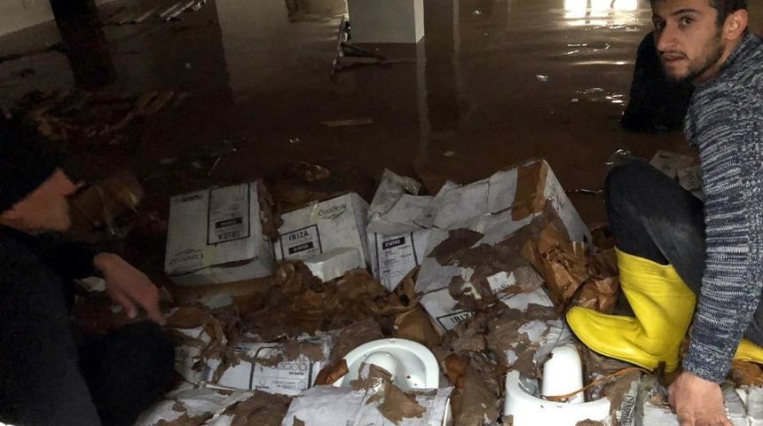 Midyat&rsquo;taki selin ardından itfaiye ekipleri seferber oldu