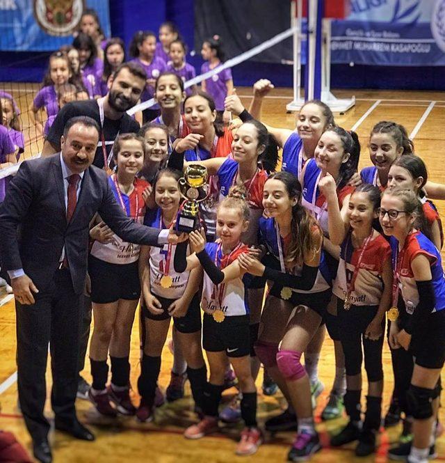 Voleybol Midiler ve Küçükler İl Birinciliği müsabakaları sona erdi