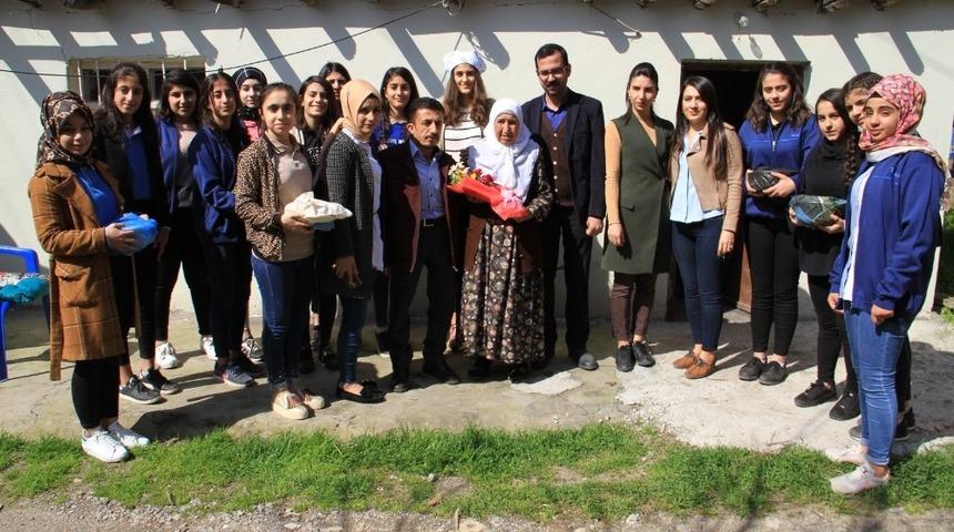 Bismil&rsquo;deki &ouml;ğrencilerden yaşlılara ziyaret