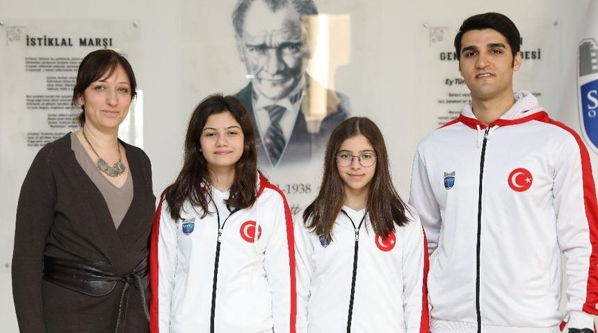 SANKO okulları sporcusu y&uuml;zmede T&uuml;rkiye birincisi oldu