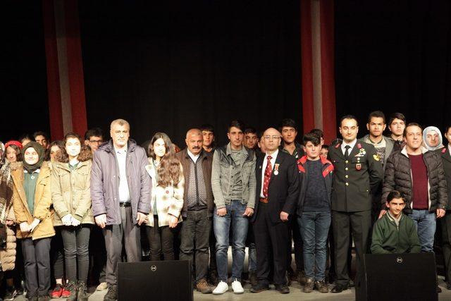 Ahlat’ta “Şehitlere ve gazilere saygı” konferansı düzenlendi