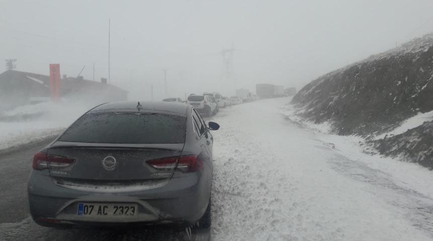 Van-Hakkari karayoluna &ccedil;ığ d&uuml;şmesi