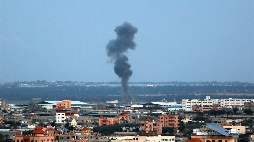 İsrail savaş uçakları, Gazze'deki Hamas hedeflerini vuruyor