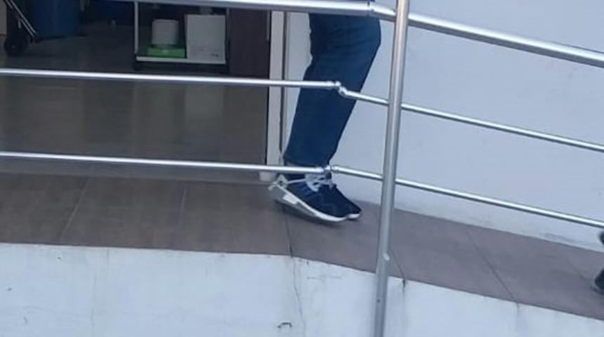 Hırsızlık zanlısı kafede kahve i&ccedil;erken yakalandı