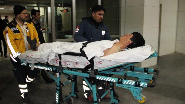 Kavgada bıçaklanan Afganistanlı genç ağır yaralandı