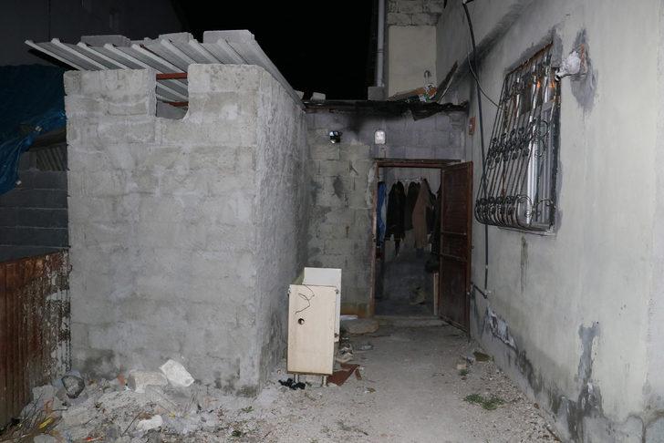 Eve tuvalet havalandırmasından giren 2 hırsız, yakalandı G2