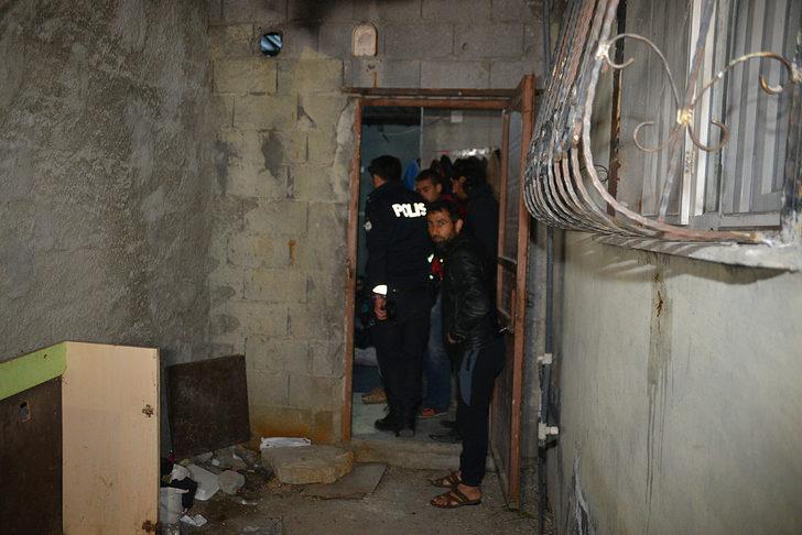 Eve tuvalet havalandırmasından giren 2 hırsız, yakalandı G4