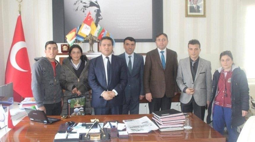 &Ccedil;ıldır Kaymakamı İmamoğlu, başarılı sporcuları &ouml;d&uuml;llendirdi