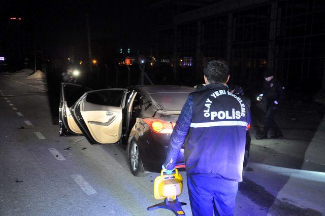 Tuzak kurduğu iş arkadaşının otomobiline çarpıp, ateş açtı