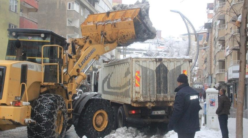 Hakkari&rsquo;de 59 yerleşim yerinin yolu ulaşıma kapandı