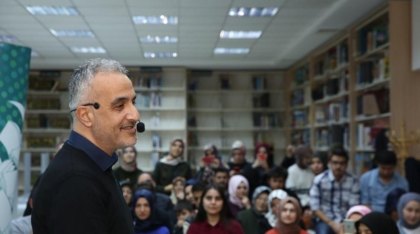 Yazar Bekir Develi, "İnsan insanın zehrini alır"