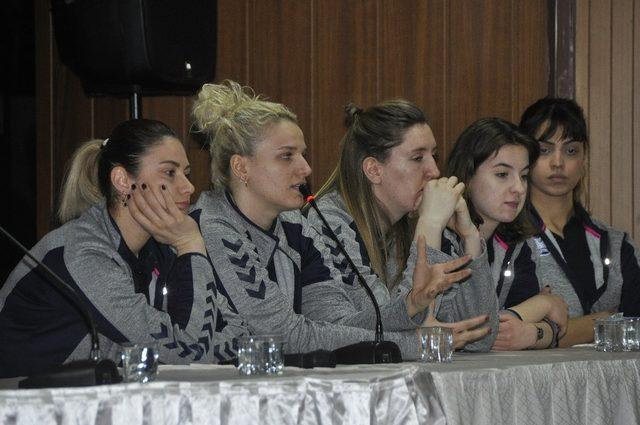 GKV’liler Merinos’un şampiyon bayan voleybol takımını ağırladı