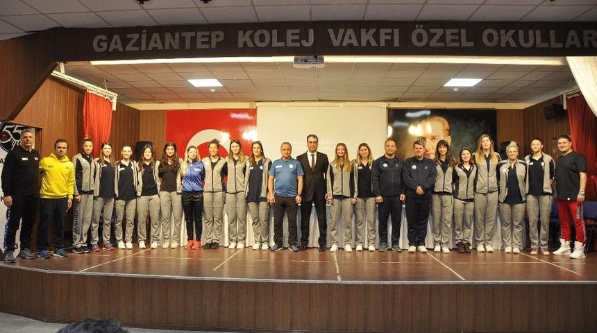 GKV’liler Merinos’un şampiyon bayan voleybol takımını ağırladı