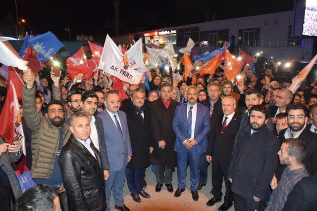 AK yürüyüşler yoğun katılım ile başladı