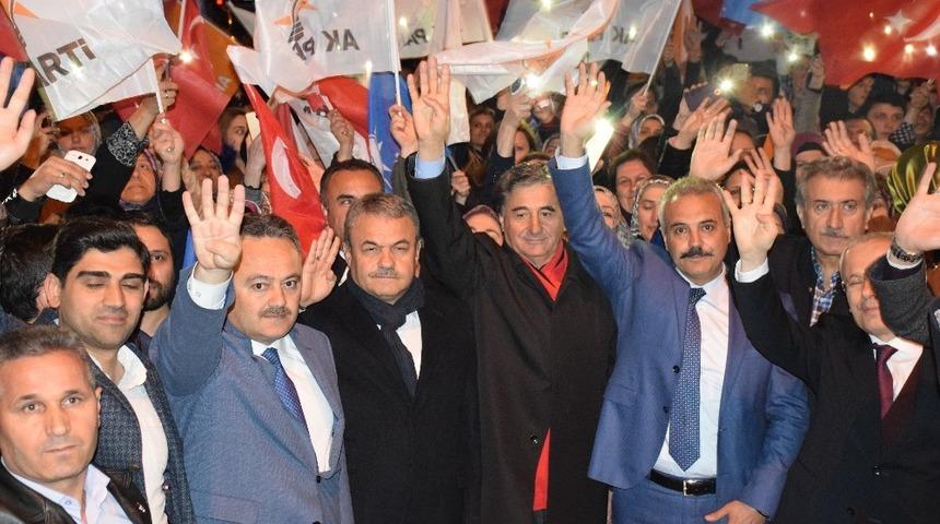 AK y&uuml;r&uuml;y&uuml;şler yoğun katılım ile başladı