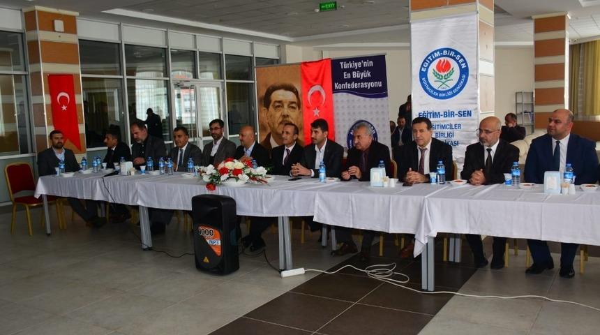 Eğitim Bir-Sen&rsquo;den "Bitlis&rsquo;in D&uuml;n&uuml; Bug&uuml;n&uuml; ve Yarını" konferansı