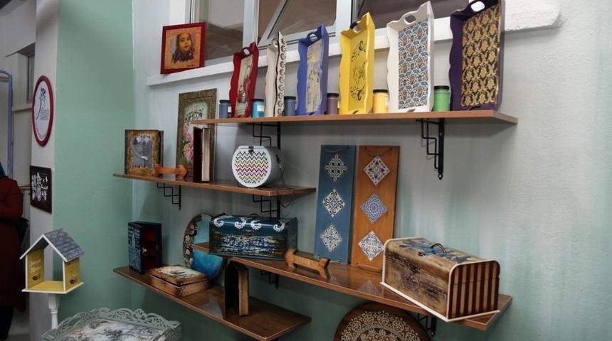 Atıl durumdaki ahşaplar sanata d&ouml;n&uuml;şt&uuml;r&uuml;ld&uuml;