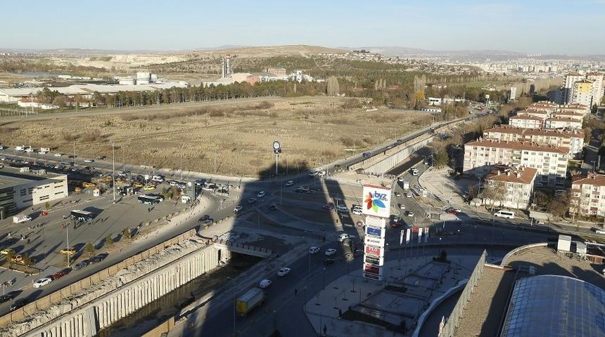 Başkan Çelik, üst kısmı trafiğe açılan Terminal Katlı Kavşağı’nda incelemelerde bulundu