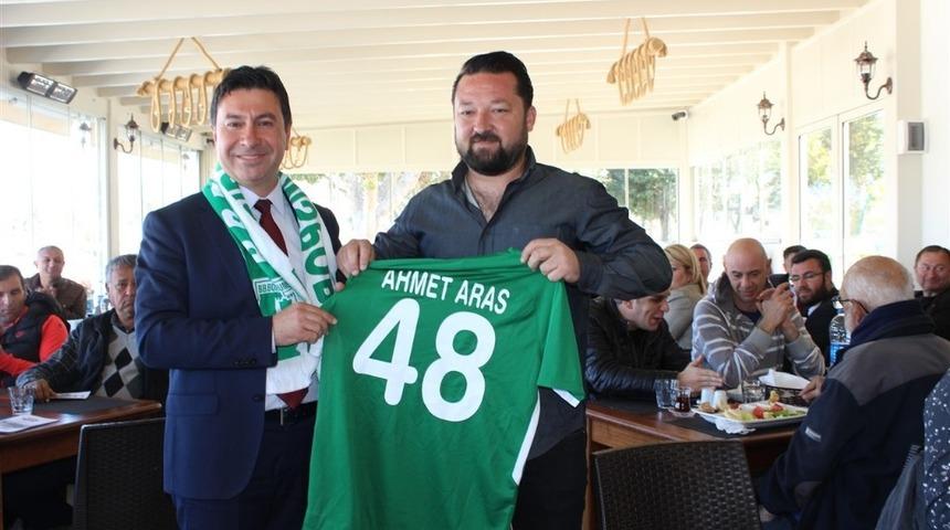 CHP adayı Aras, spor kulüpleriyle omuz omuza