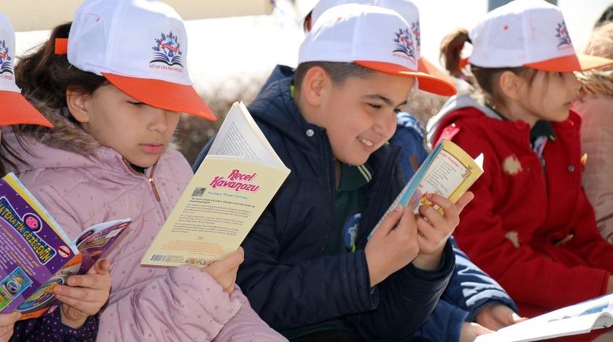Yalovalı öğrenciler okuyarak mesaj verdiler