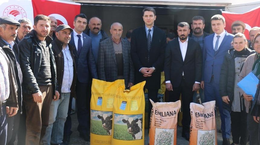 Ortaköy’de üreticilere yem bitkisi tohumu dağıtıldı